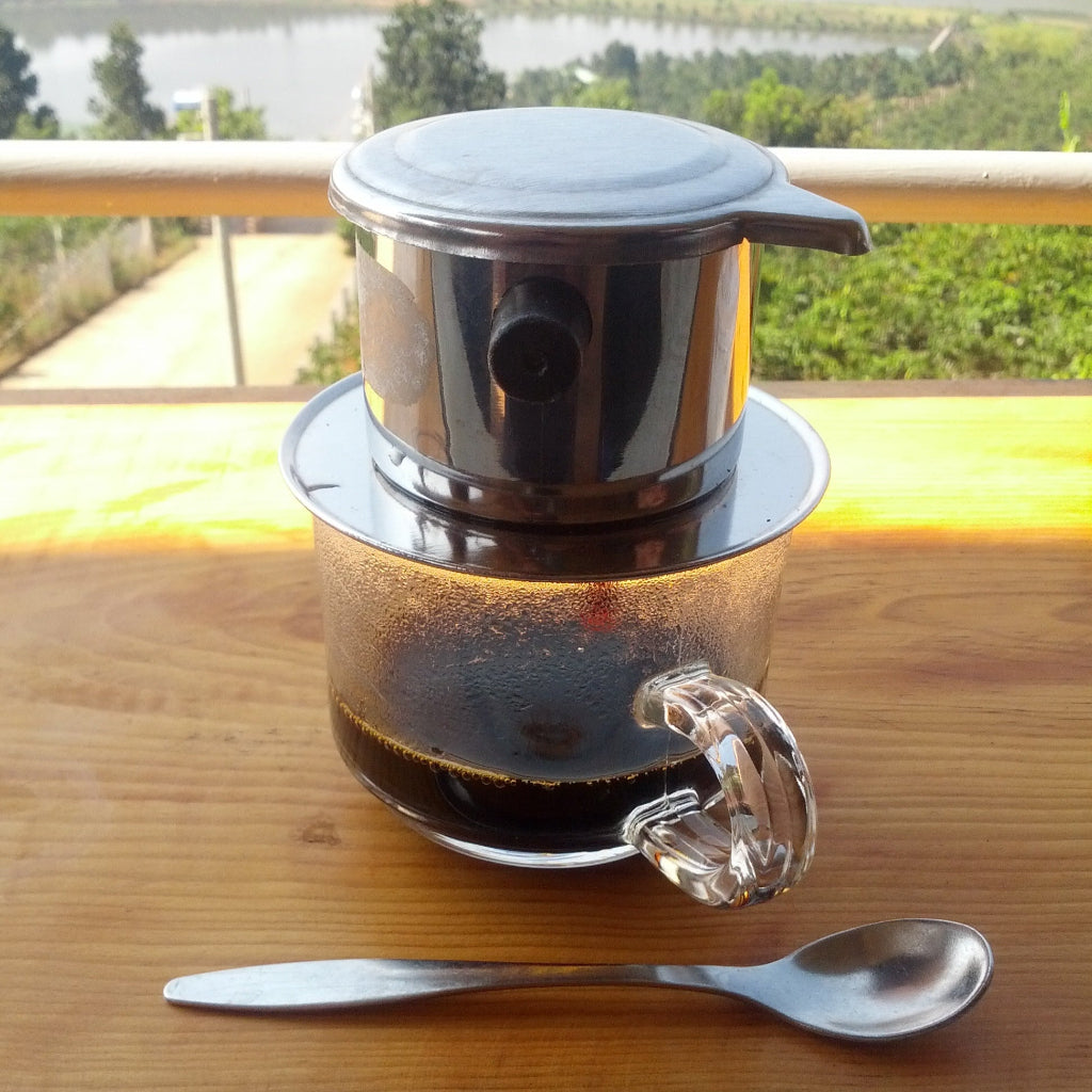Kopi-luwak-in-vietnamese-phin